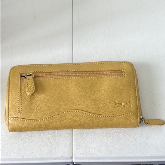 *NEW - TIGNANELLO GOLDEN YELLOW 7-1/2”  WALLET - Picture 1 of 3